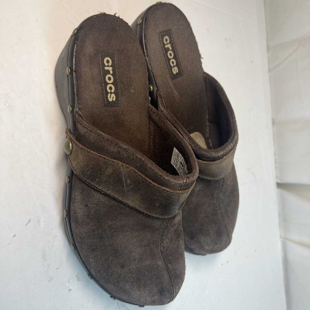 Crocs Womens 8 Brown Suede Studded Platform Clogs Hippie Mules Boho Cottagecore - Picture 4 of 10